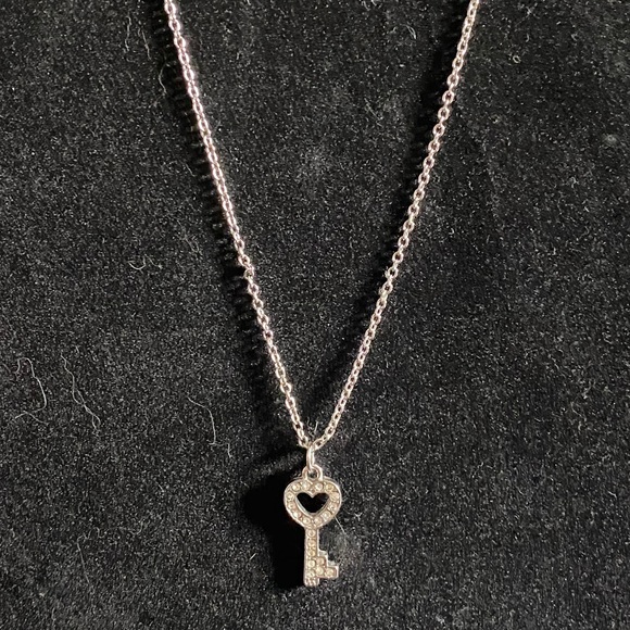 Forever 21 Heart Key Necklace - Picture 2 of 2